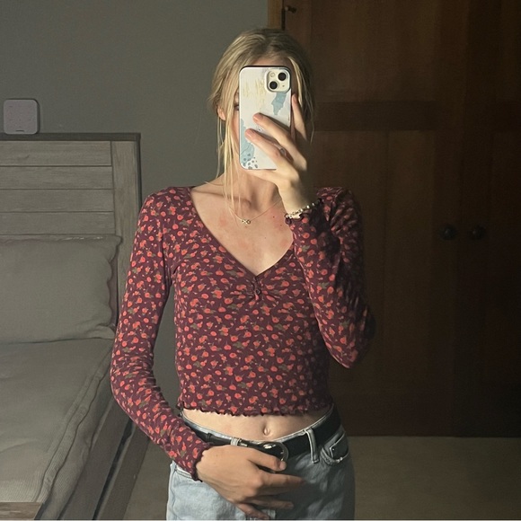 Forever 21 Tops - Forever21 Cropped V-Neck Long Sleeve